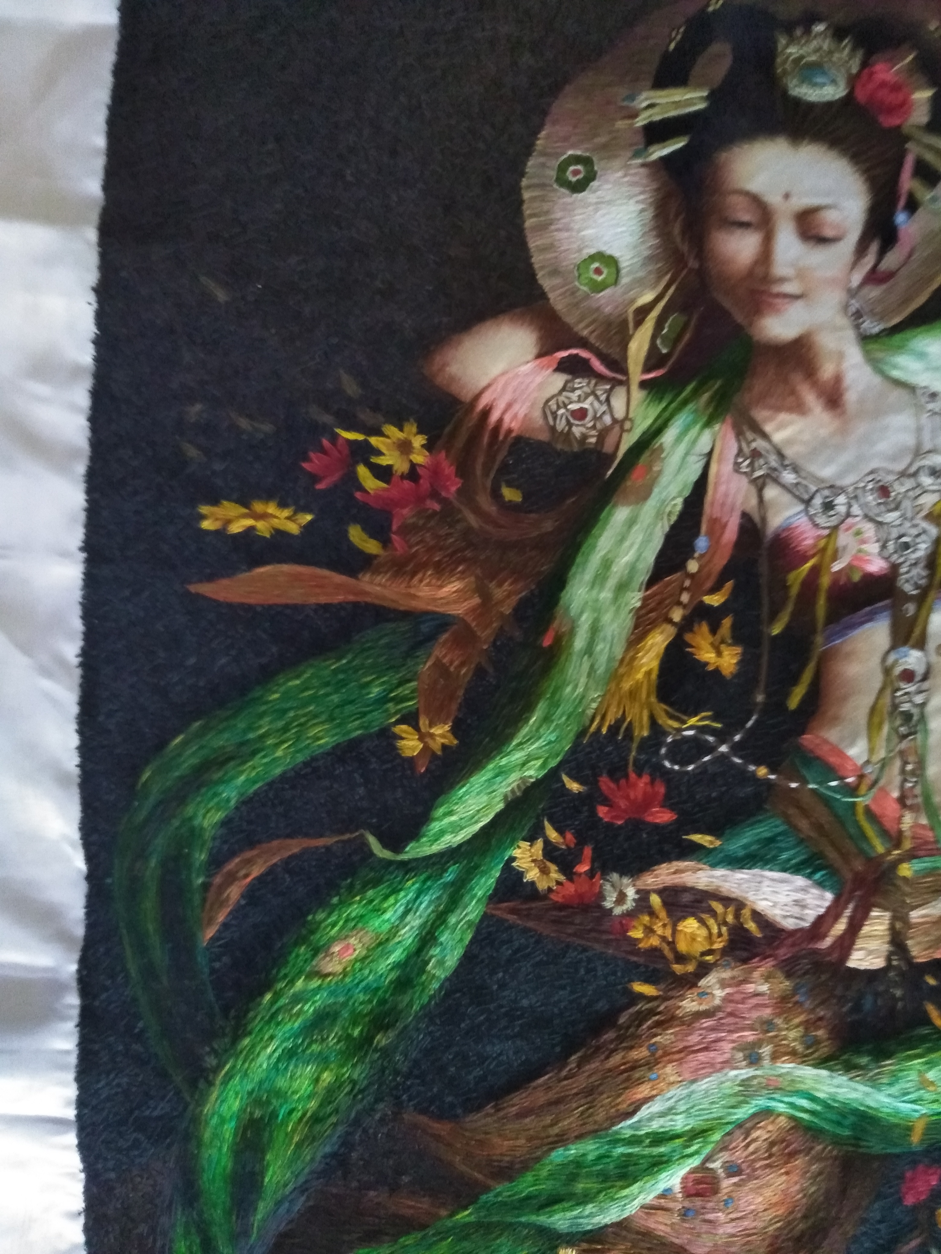 收藏级苏绣：敦煌飞天反弹琵琶